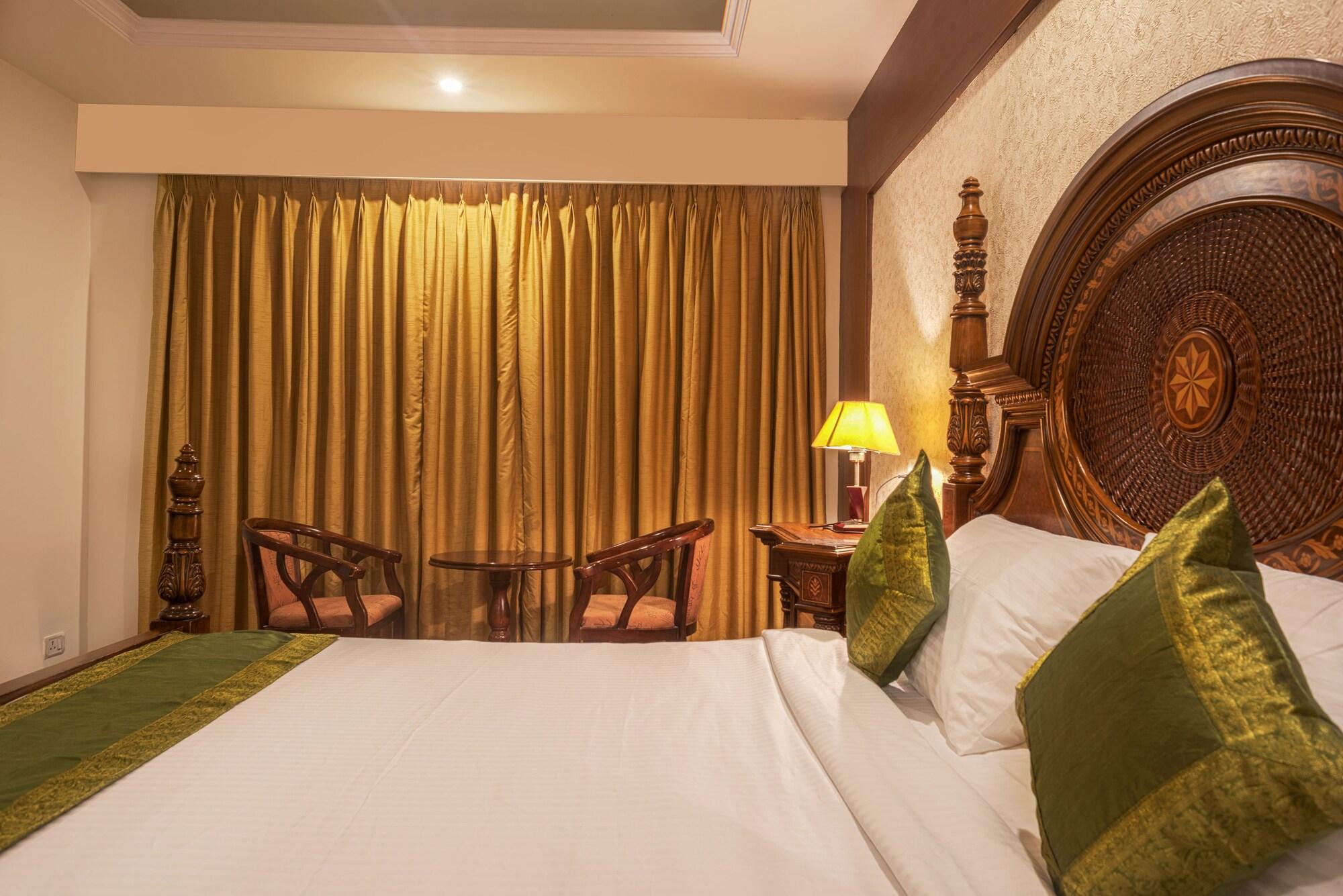 Treebo Trend Grand Plaza Nampally ไฮเดอราบัด ภายนอก รูปภาพ