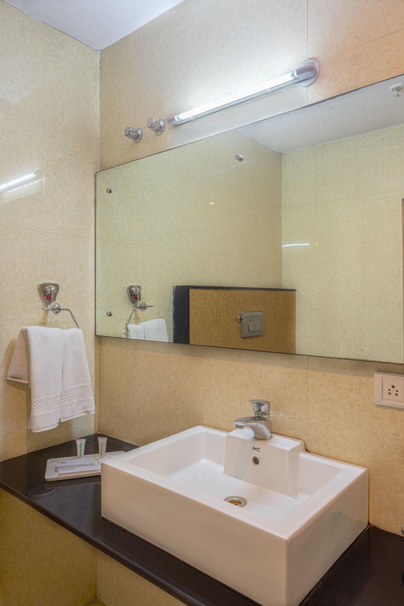 Treebo Trend Grand Plaza Nampally ไฮเดอราบัด ภายนอก รูปภาพ