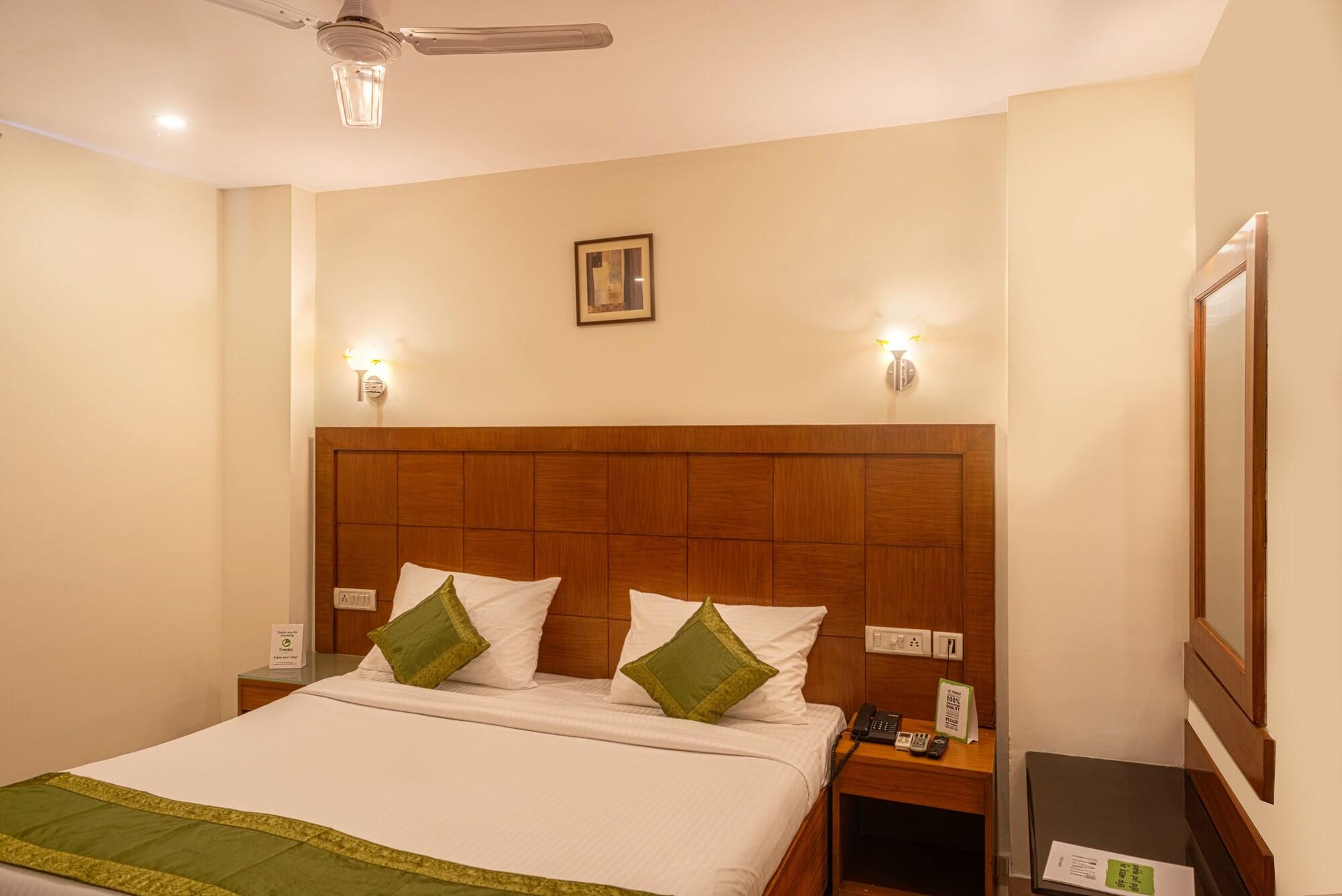 Treebo Trend Grand Plaza Nampally ไฮเดอราบัด ภายนอก รูปภาพ