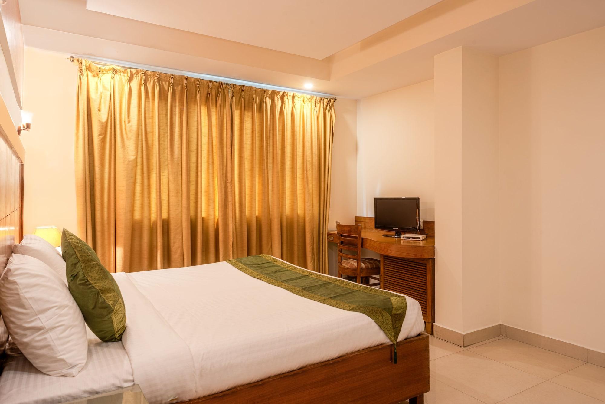 Treebo Trend Grand Plaza Nampally ไฮเดอราบัด ภายนอก รูปภาพ