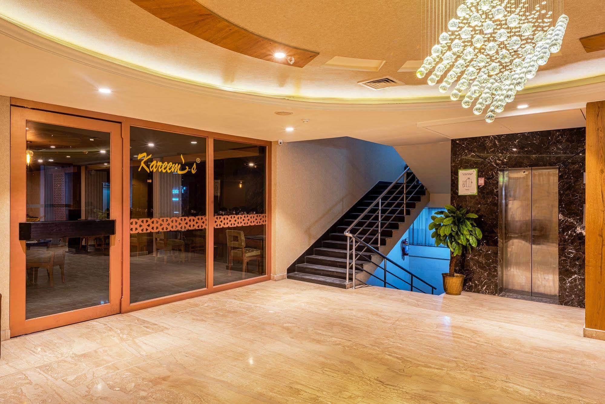 Treebo Trend Grand Plaza Nampally ไฮเดอราบัด ภายนอก รูปภาพ