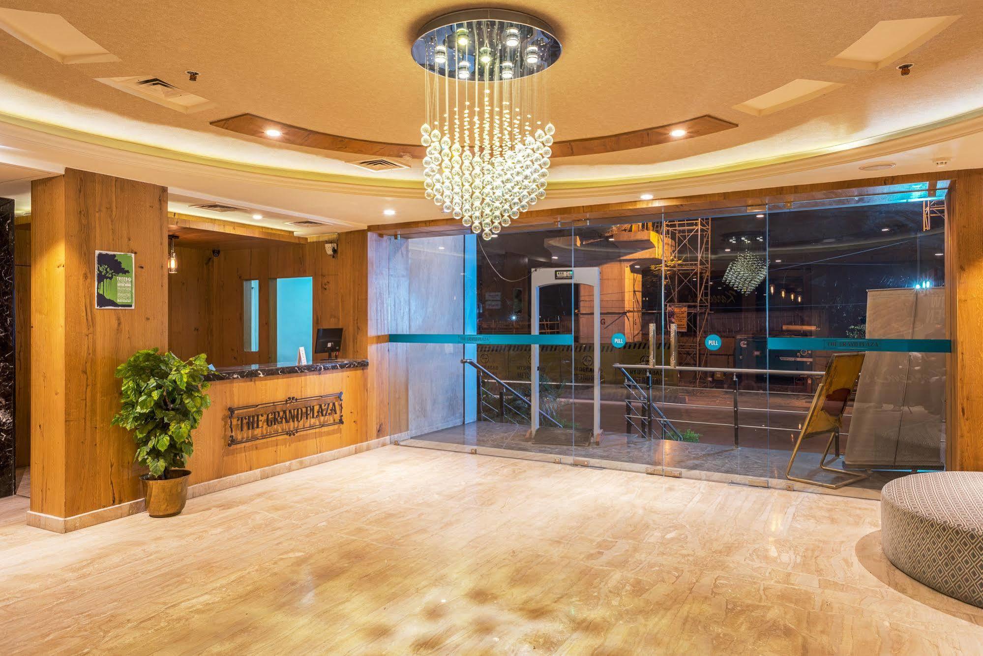 Treebo Trend Grand Plaza Nampally ไฮเดอราบัด ภายนอก รูปภาพ