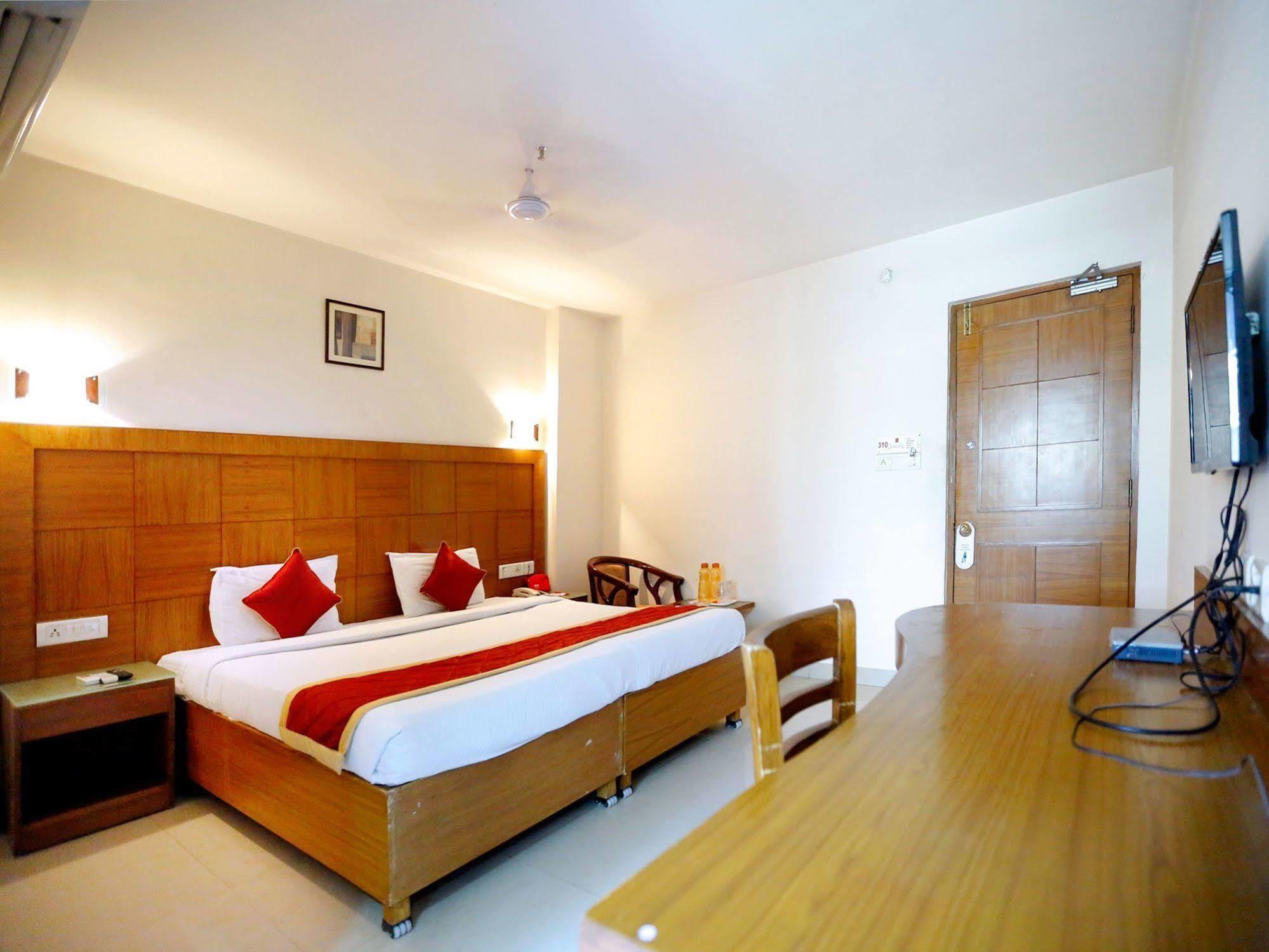 Treebo Trend Grand Plaza Nampally ไฮเดอราบัด ภายนอก รูปภาพ