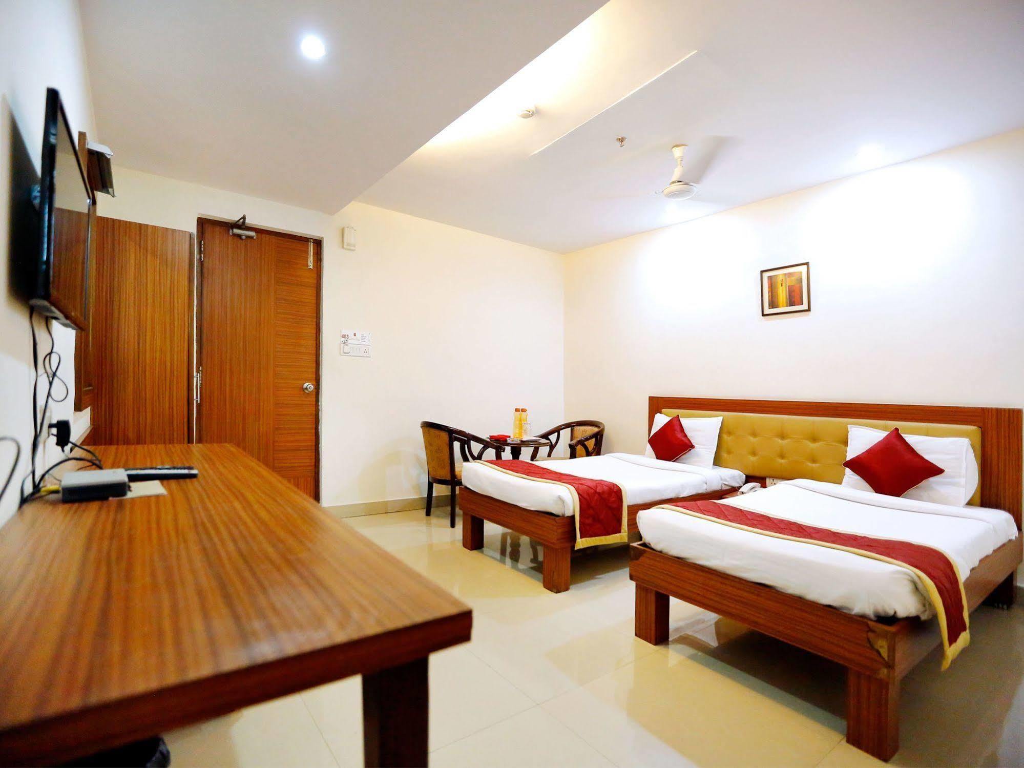 Treebo Trend Grand Plaza Nampally ไฮเดอราบัด ภายนอก รูปภาพ