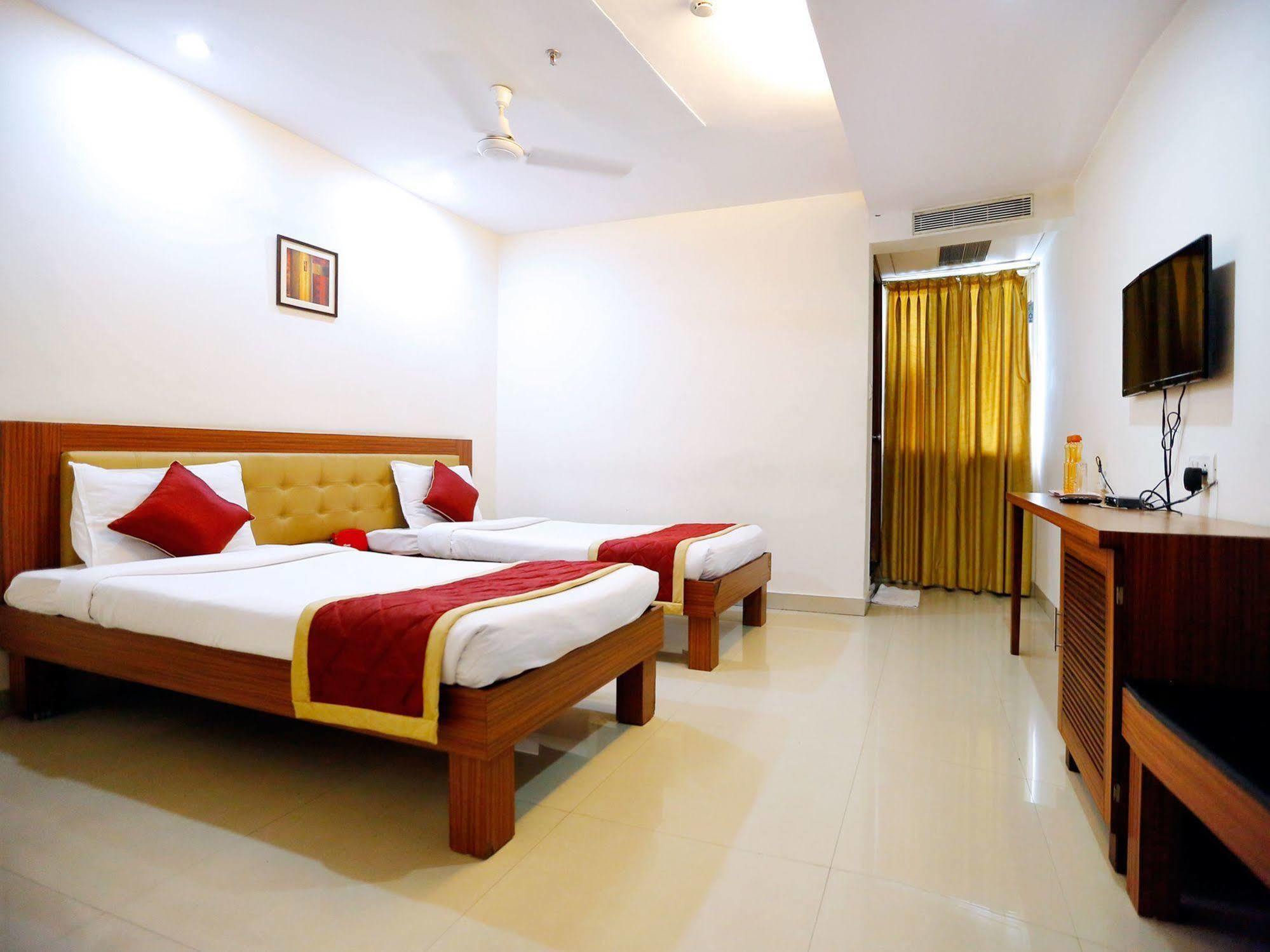 Treebo Trend Grand Plaza Nampally ไฮเดอราบัด ภายนอก รูปภาพ